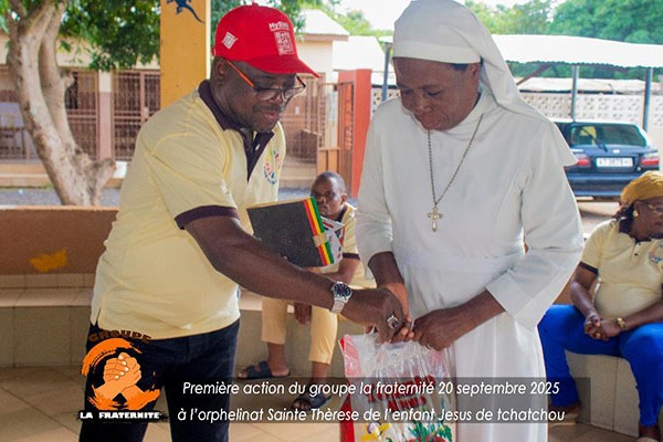 Un geste de solidarité inoubliable : le groupe "LA FRATERNITÉ présidé par M. Edouard GOUDEME visite l'Orphelinat Sainte Thérèse de l'Enfant Jésus de Tchatchou !
